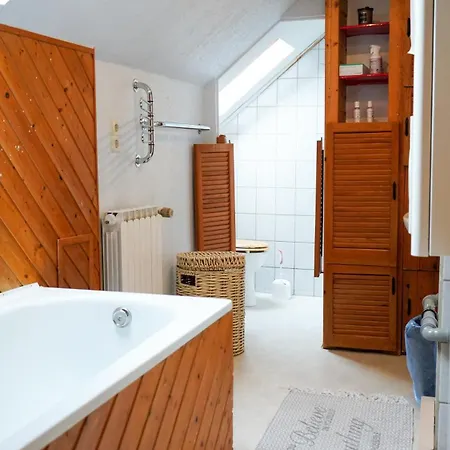 Apartment Ruhige Lage, Nah Am Klinikum&einkaufsmöglichkeiten *