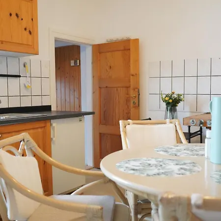 Apartment Ruhige Lage, Nah Am Klinikum & Einkaufsmoeglichkeiten *