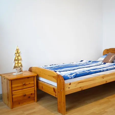 Ruhige Monteurunterkunft In - Naehe Klinikum & Maerkte 아파트