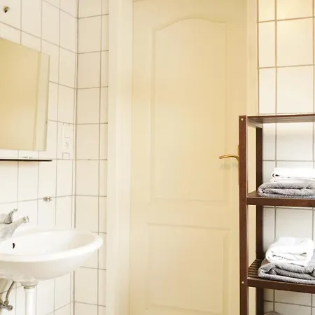 Ruhige Lage, Nah Am Klinikum&einkaufsmöglichkeiten *